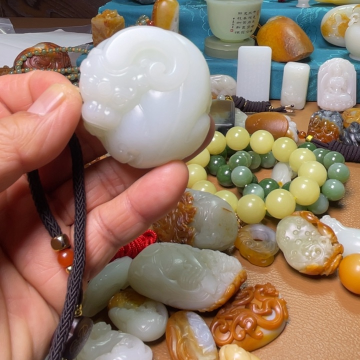 爱***华和田玉未镶嵌颈饰