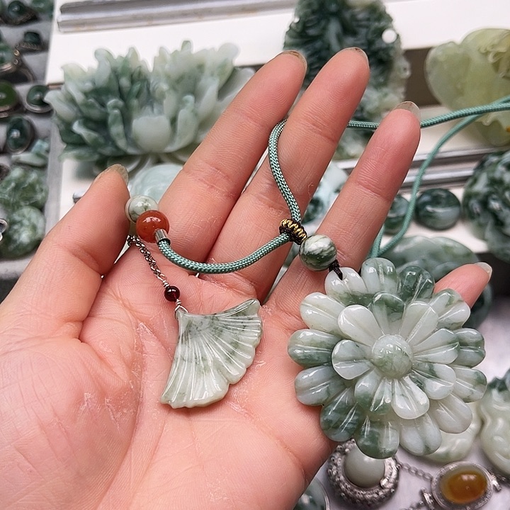 透闪石-蛇纹石玉颈饰未镶嵌