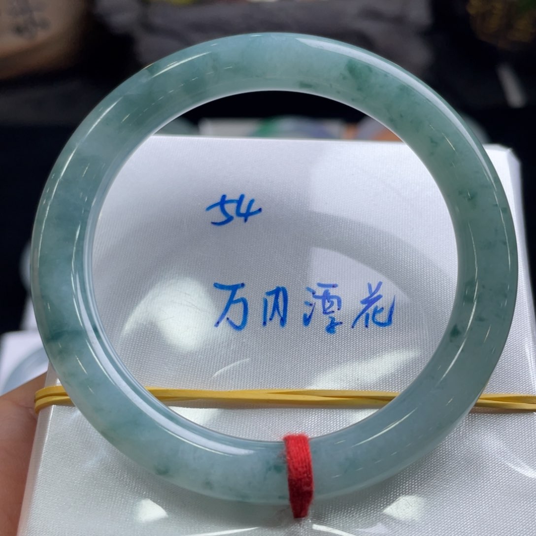 翡翠手镯未镶嵌翡翠手镯