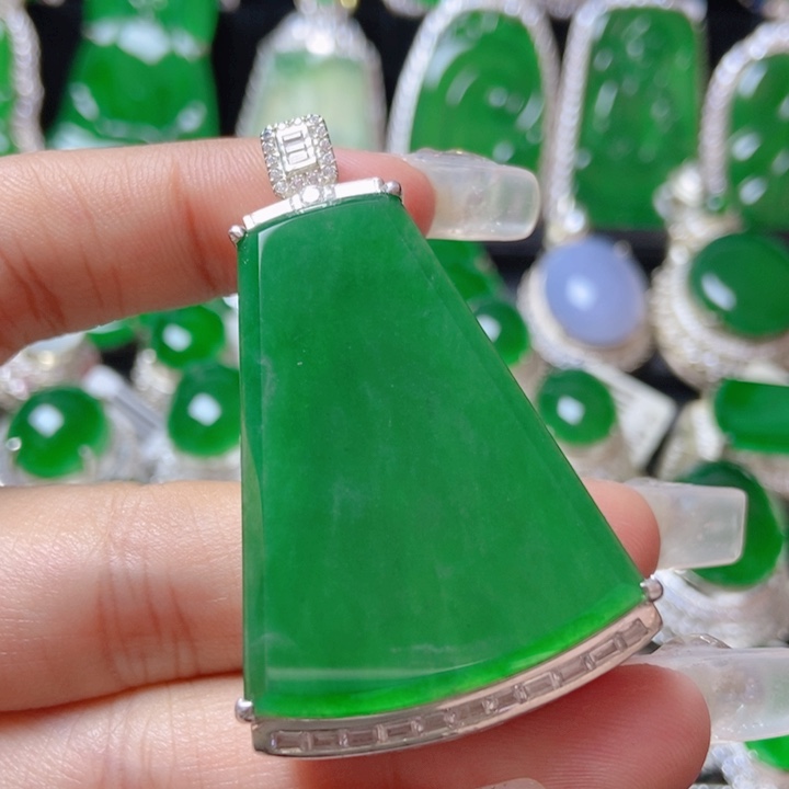 翡翠颈饰银S925镶嵌          