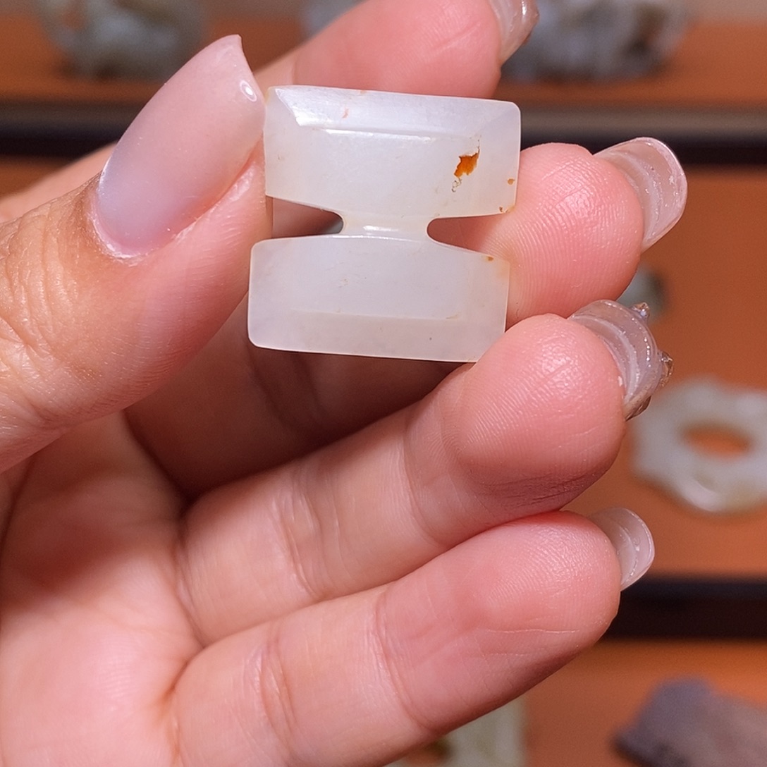 和田玉（糖玉）挂件未镶嵌李