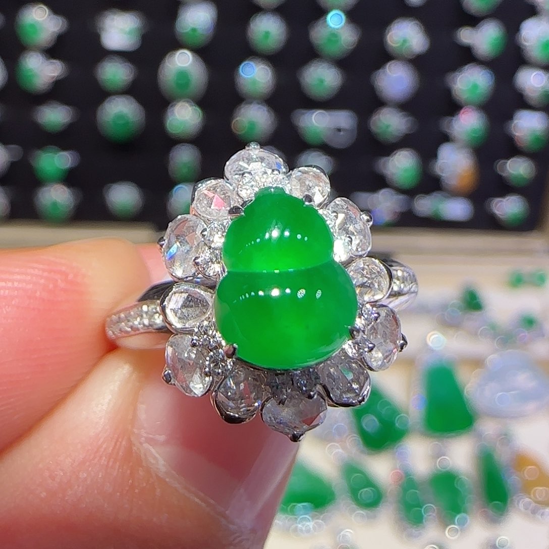 翡翠戒指18K金镶嵌戒指