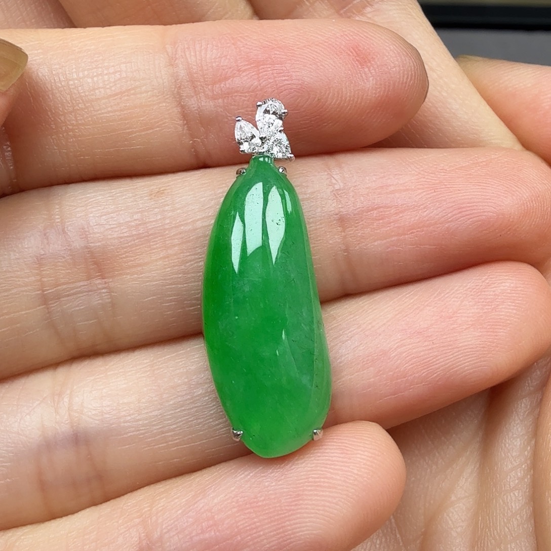 翡翠18K金镶嵌颈饰