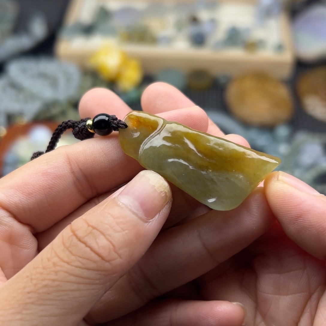 未镶嵌挂件翡翠冰黄翡