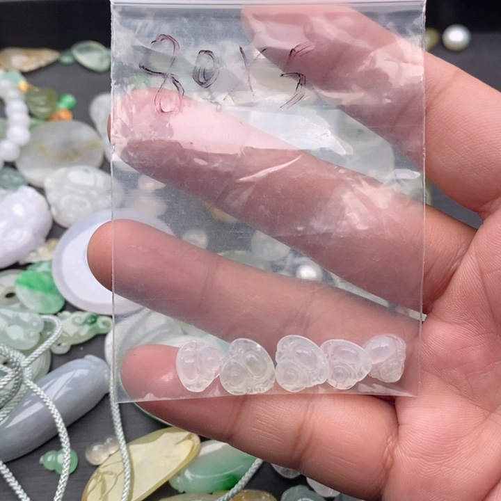 翡翠吊坠(不含链)未镶嵌周****鱼