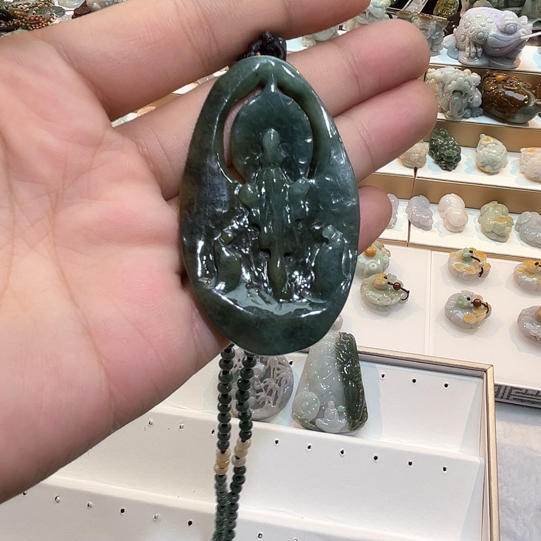 翡翠未镶嵌颈饰挂件