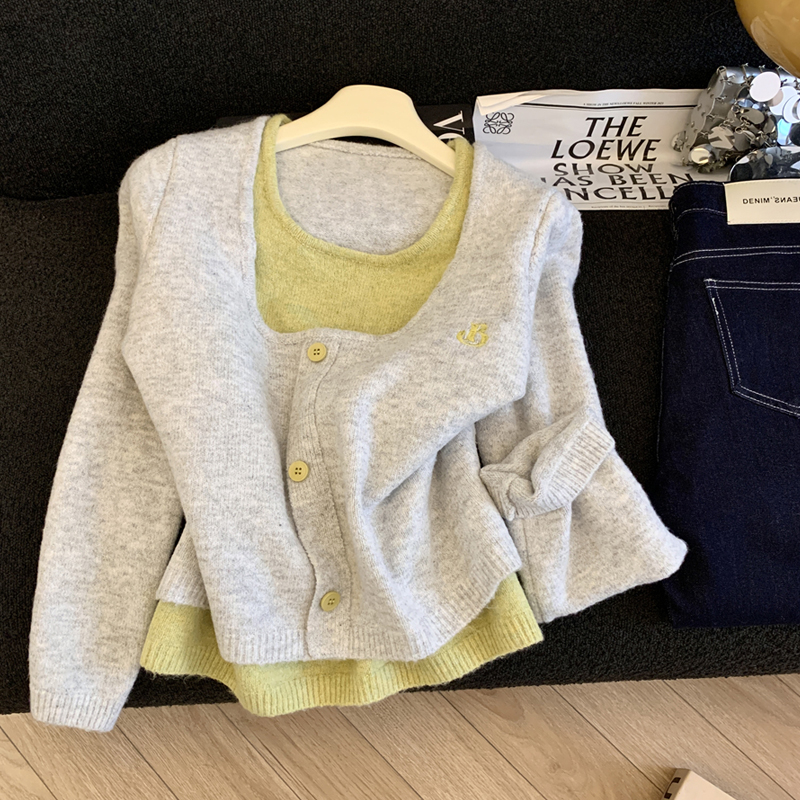 2025新款显瘦修身以为是谁不懂甜美风撞色假两件长袖针织毛衣秋冬