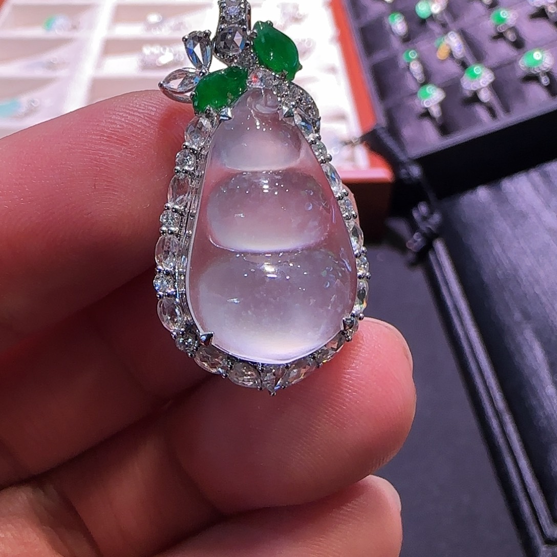 翡翠18K金镶嵌颈饰