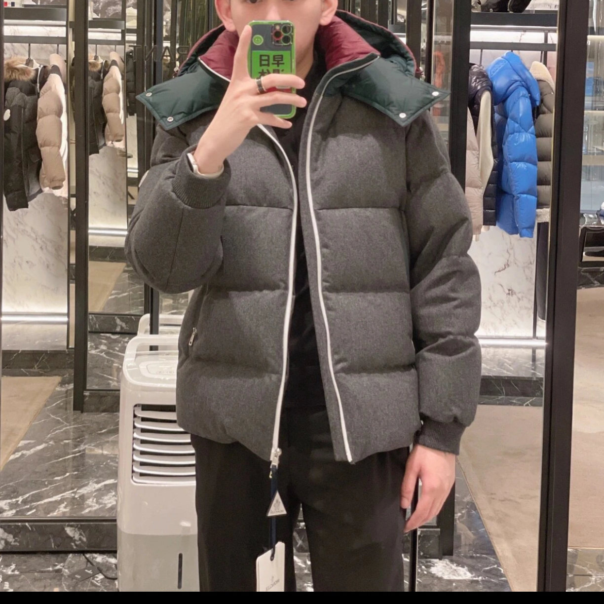 未使用 MONCLER 盟可睐灰色拼色羽绒服/3码/2571225