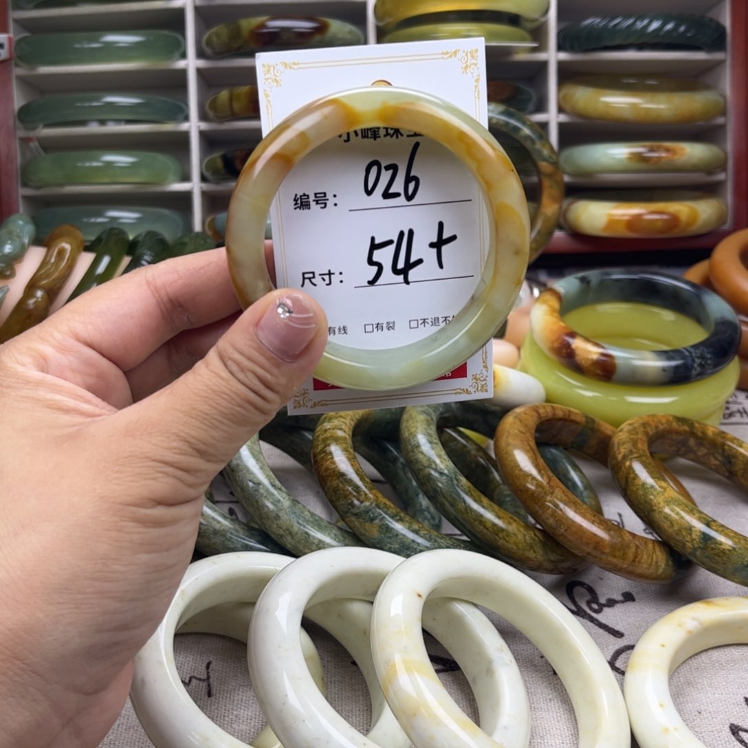 蛇纹石玉手镯未镶嵌