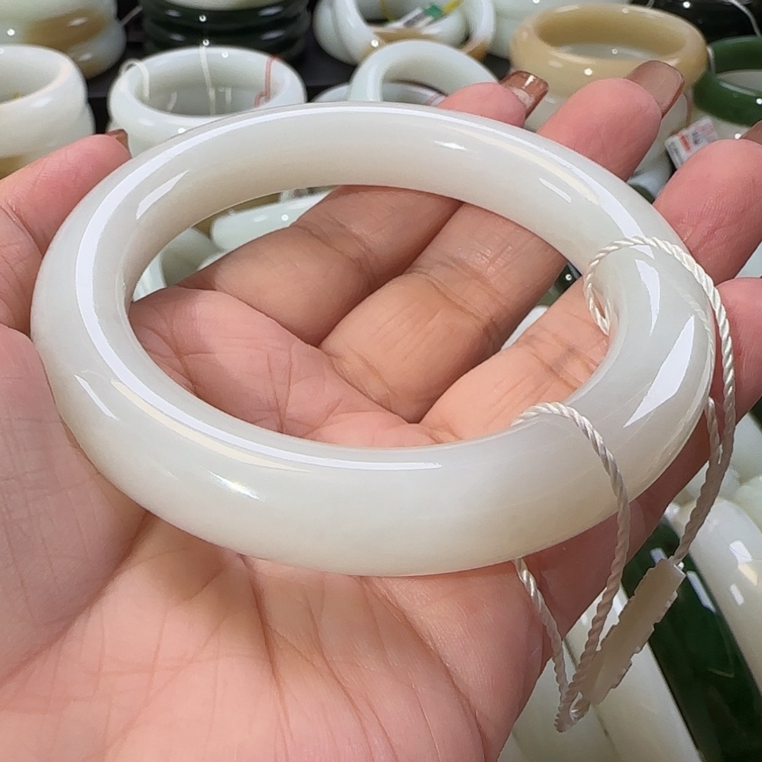 和田玉未镶嵌手镯