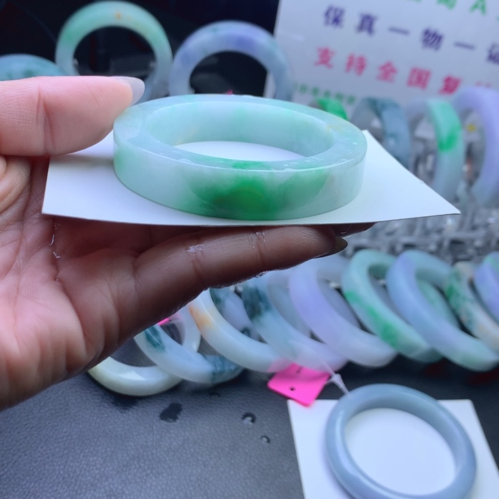 未镶嵌翡翠手镯定制翡翠