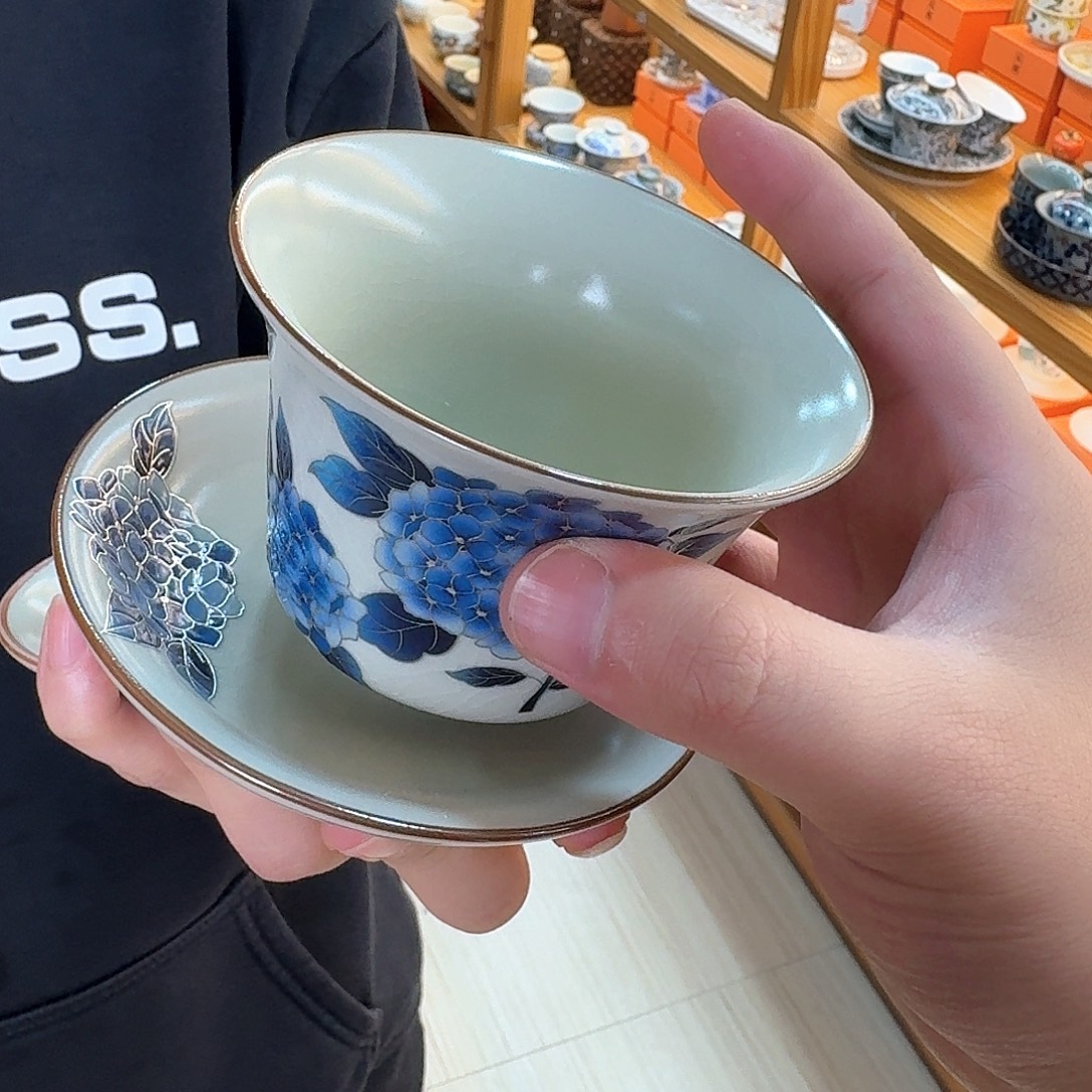 盖碗里的水煮开后放入