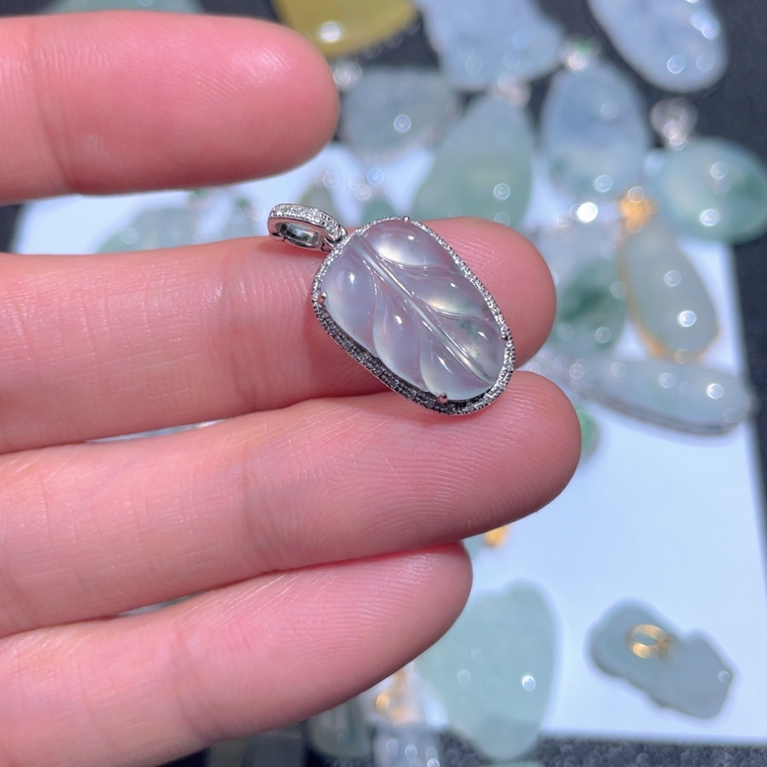 翡翠颈饰18K金镶嵌翡翠