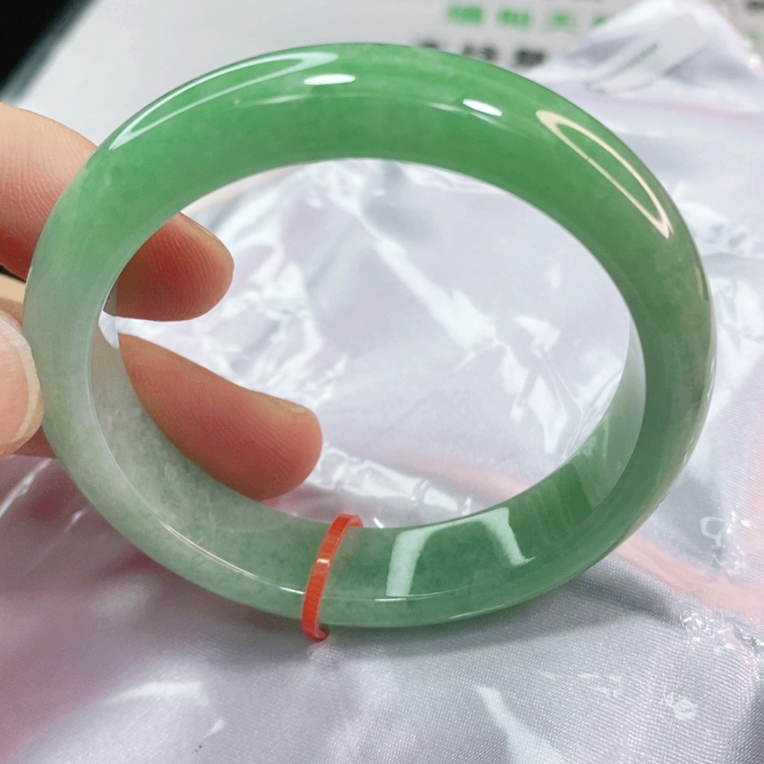 翡翠手镯未镶嵌51.5圈口