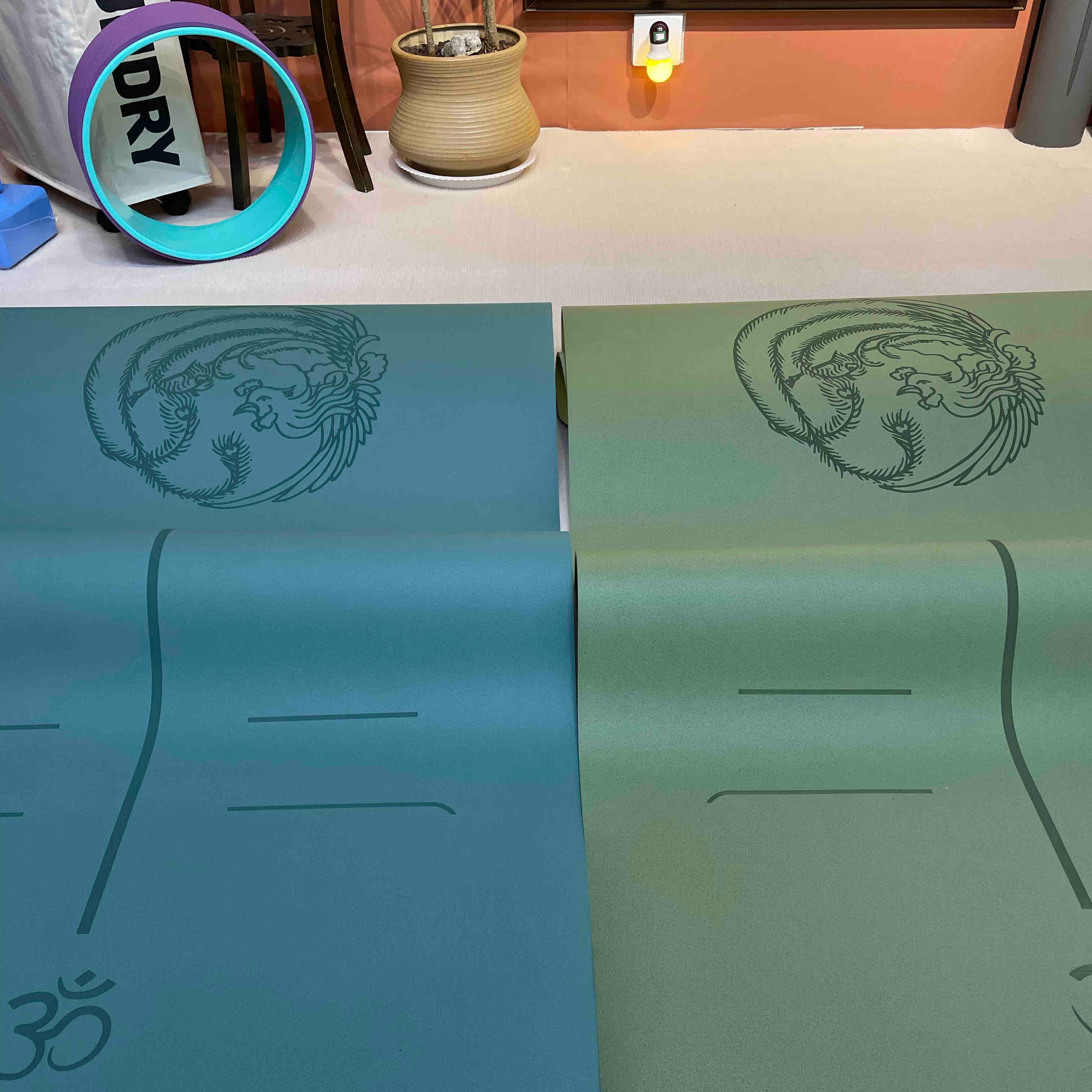  公用链接 主播正在讲款天然橡胶 高品质 瑜伽垫 