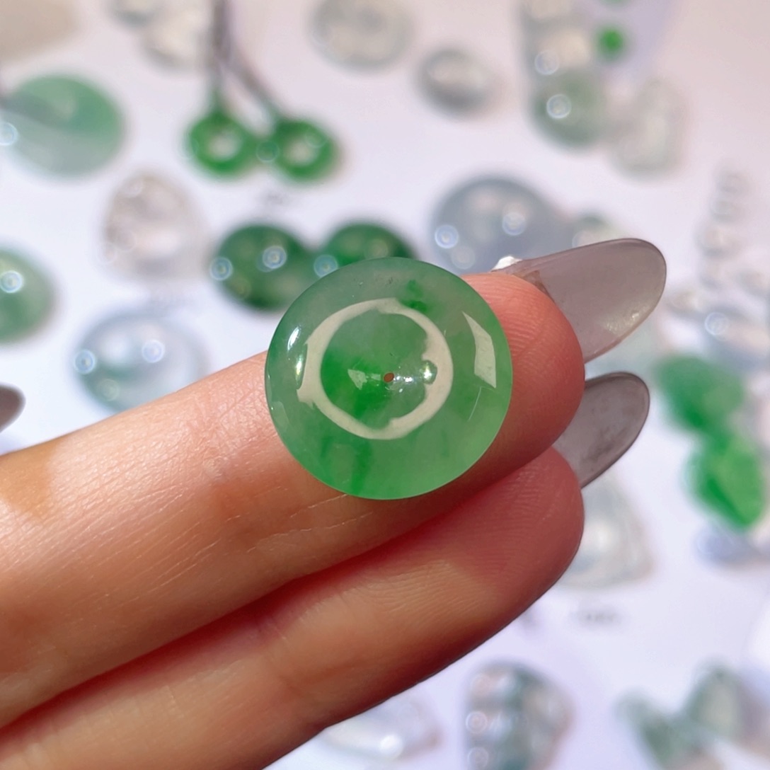 翡翠颈饰未镶嵌裸石