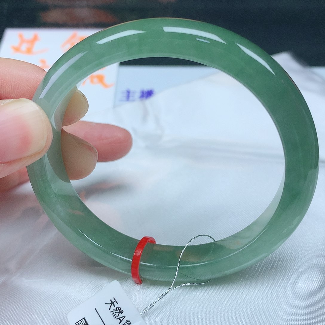 翡翠手镯未镶嵌55贵