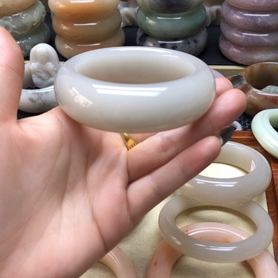 石英岩玉未镶嵌手镯@***?