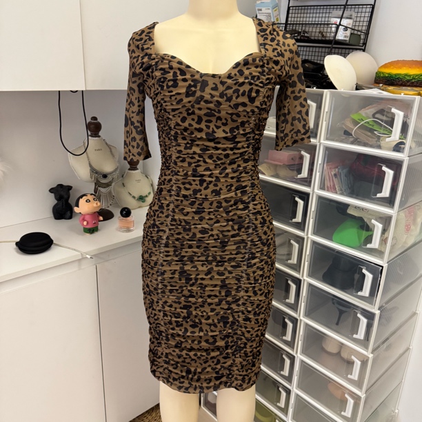 【清】豹纹中袖网纱印花褶皱中长款连衣裙方领