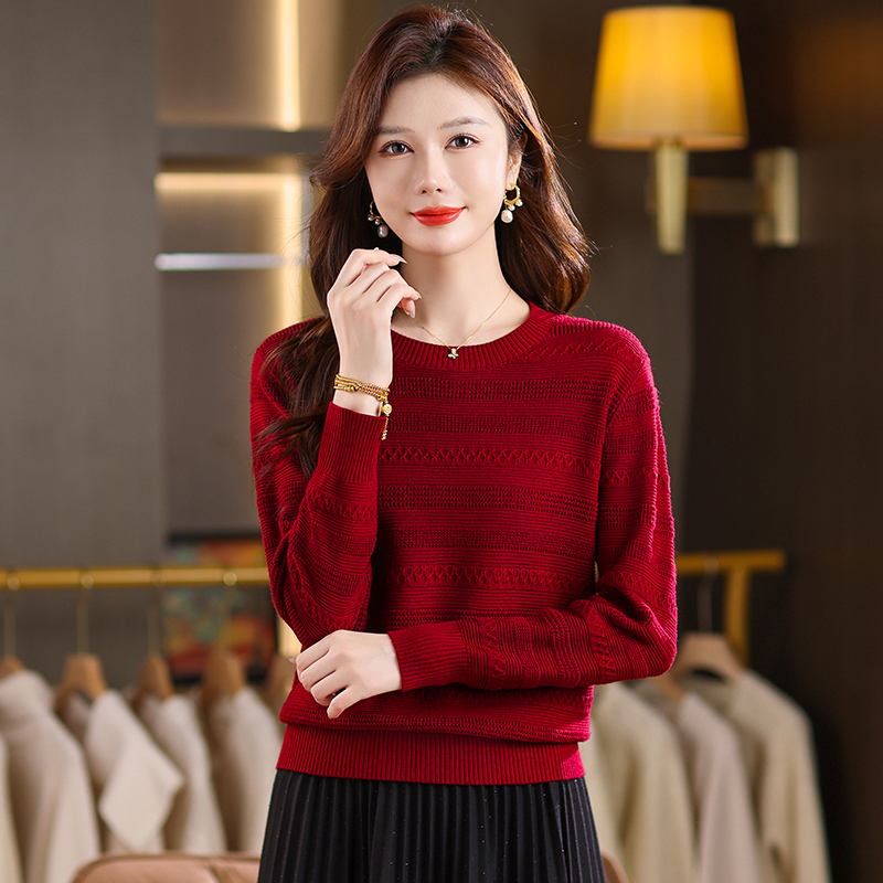 秋冬女士新款圆领长袖套头宽松显瘦百搭减龄洋气时尚内搭针织衫