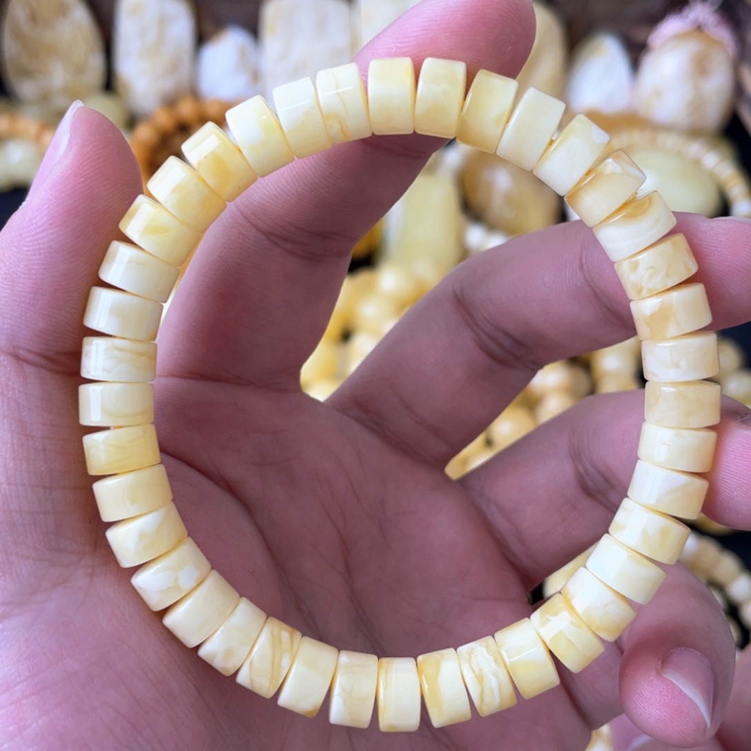 琥珀手串未镶嵌8+俄料浓蜡妖白花药片手串