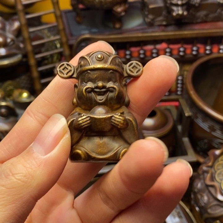 铜器摆件做工精良