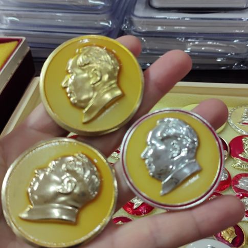 其他普通金属老**事纪念章