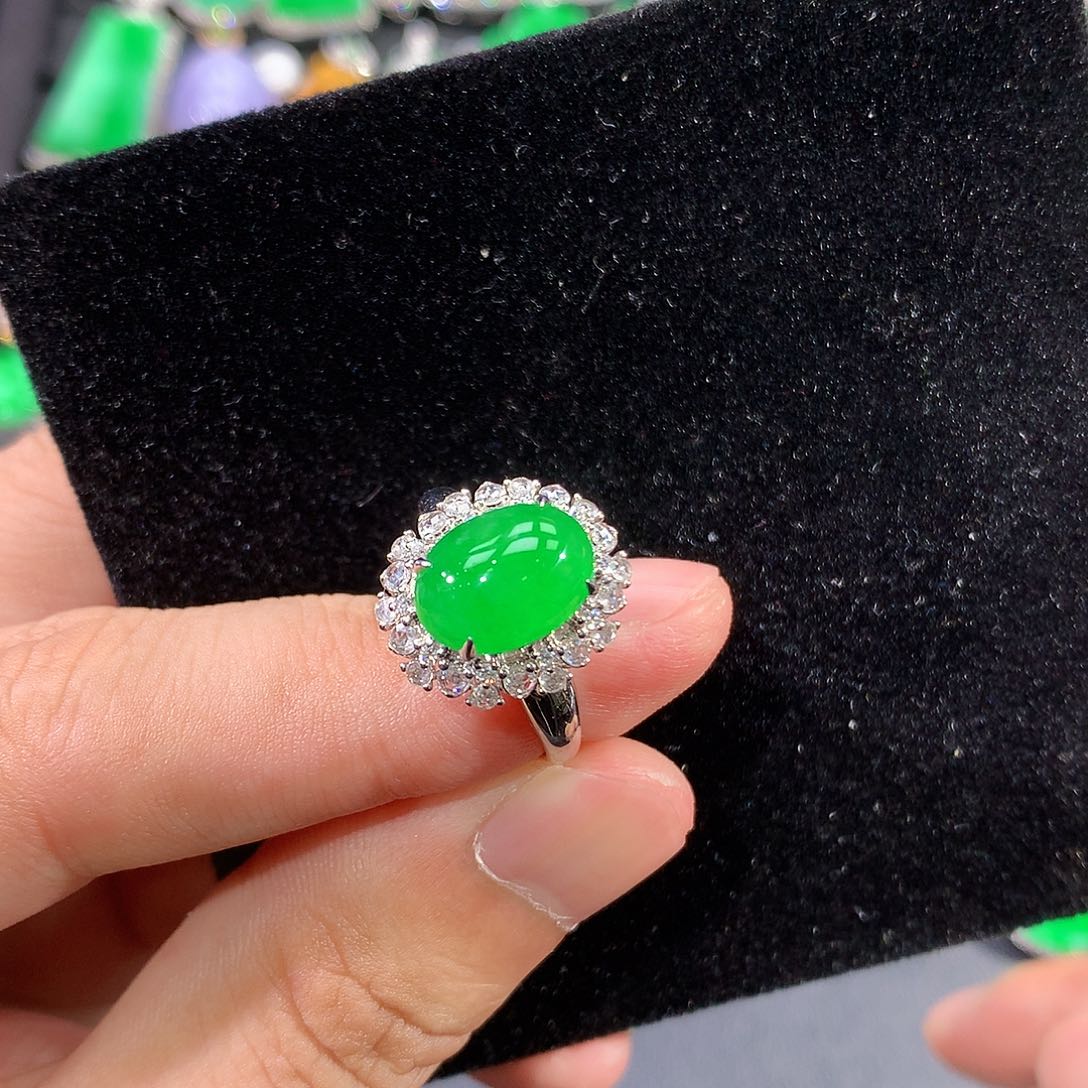 翡翠18K金镶嵌戒指