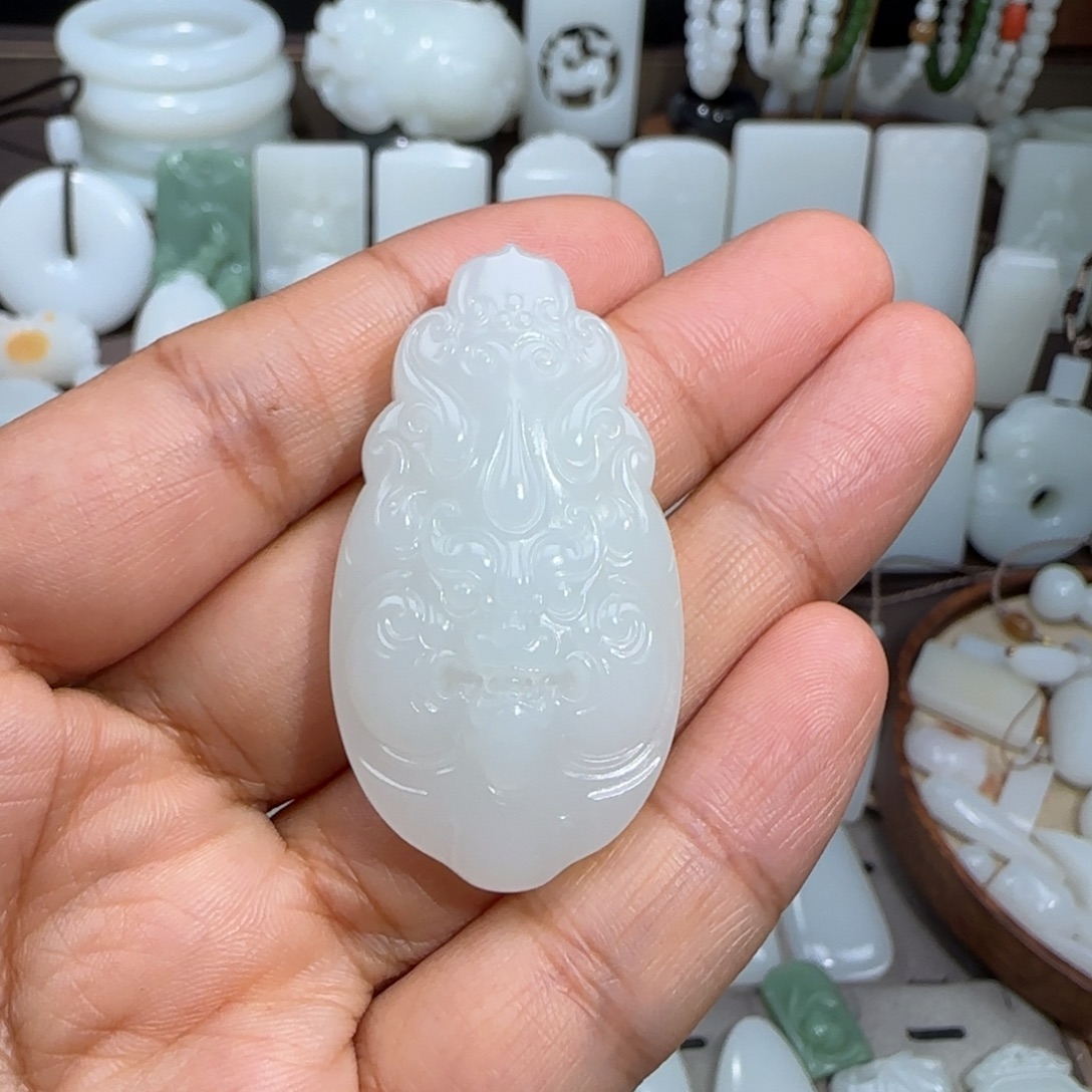 长***安和田玉未镶嵌颈饰