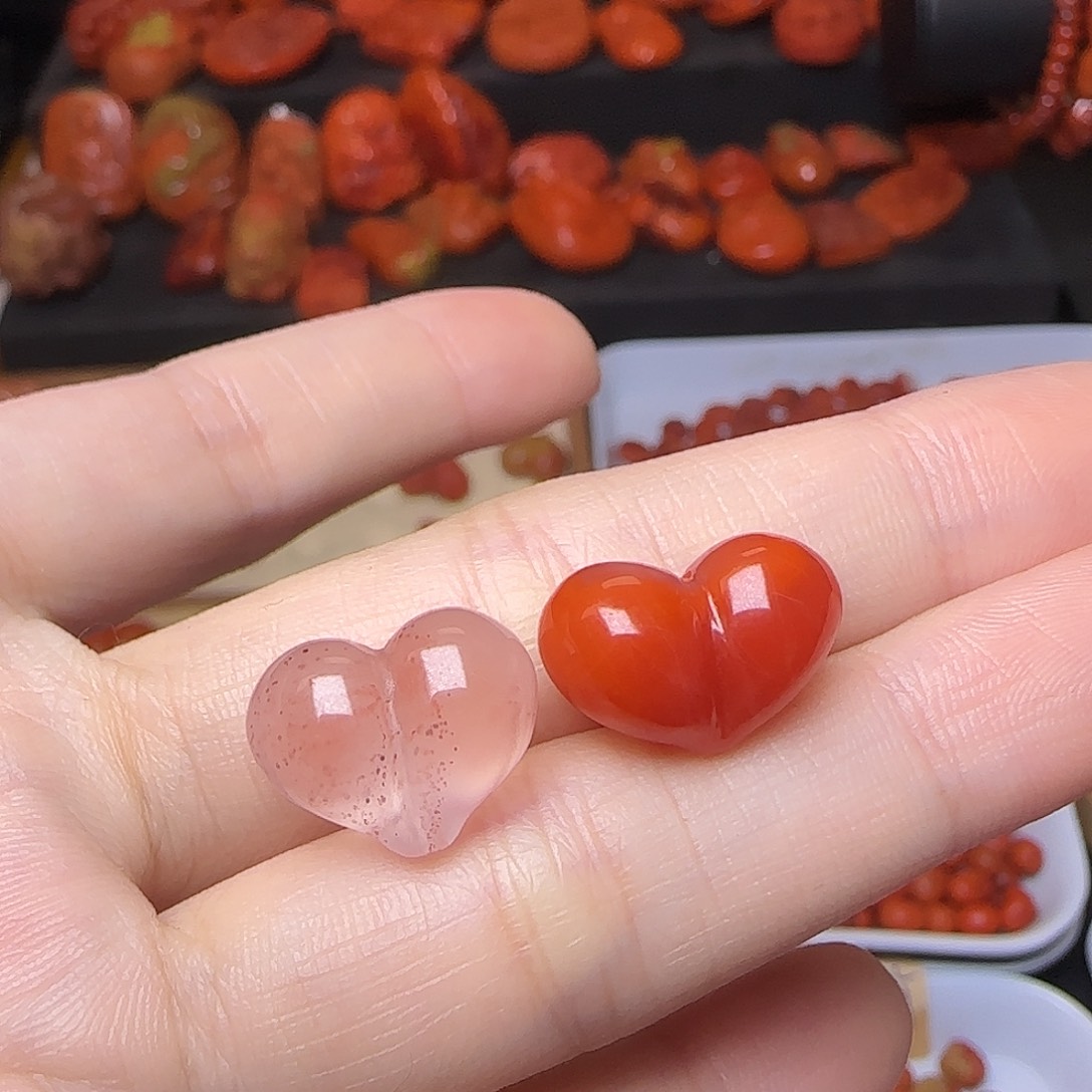 向***行南红玛瑙未镶嵌颈饰