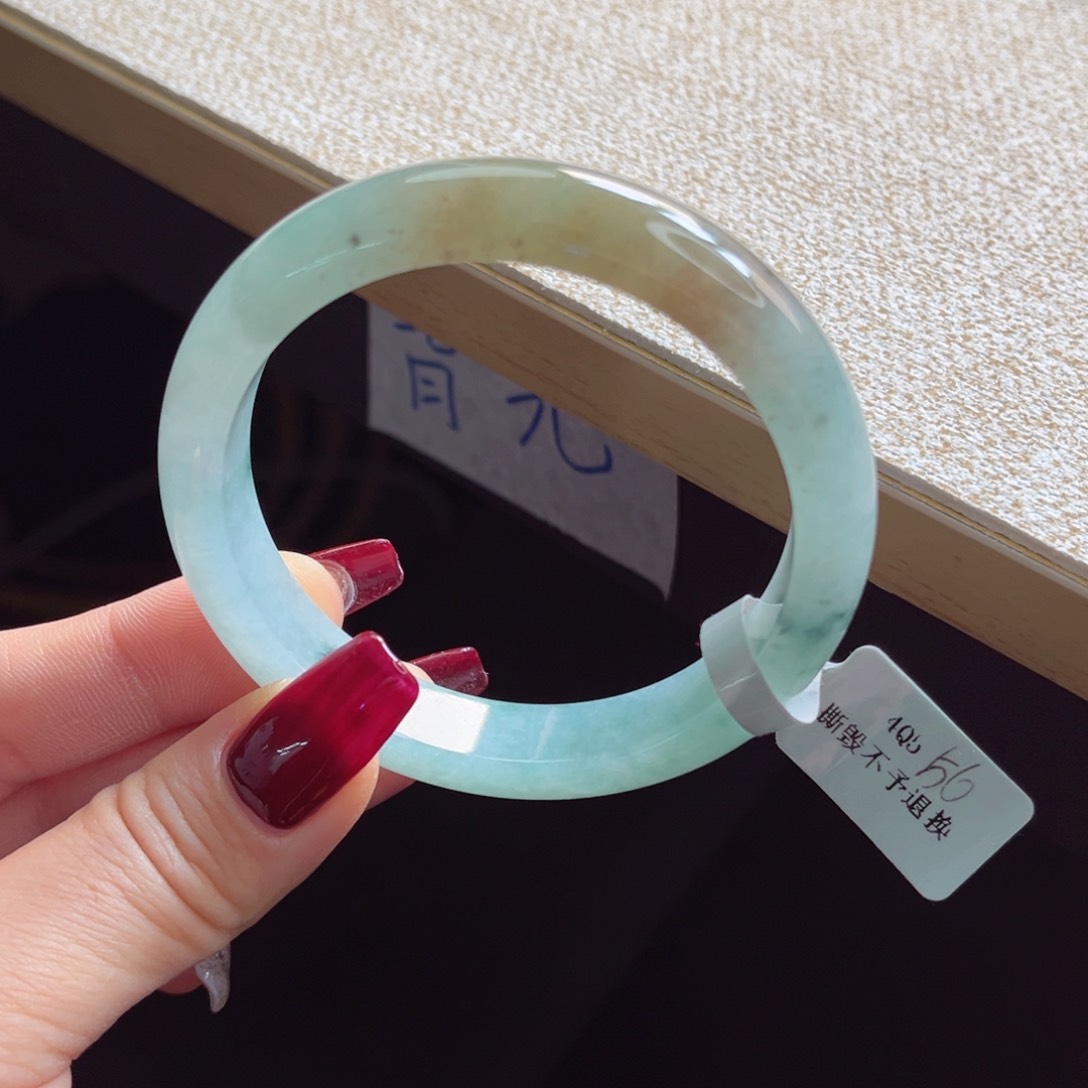 翡翠手镯未镶嵌手镯