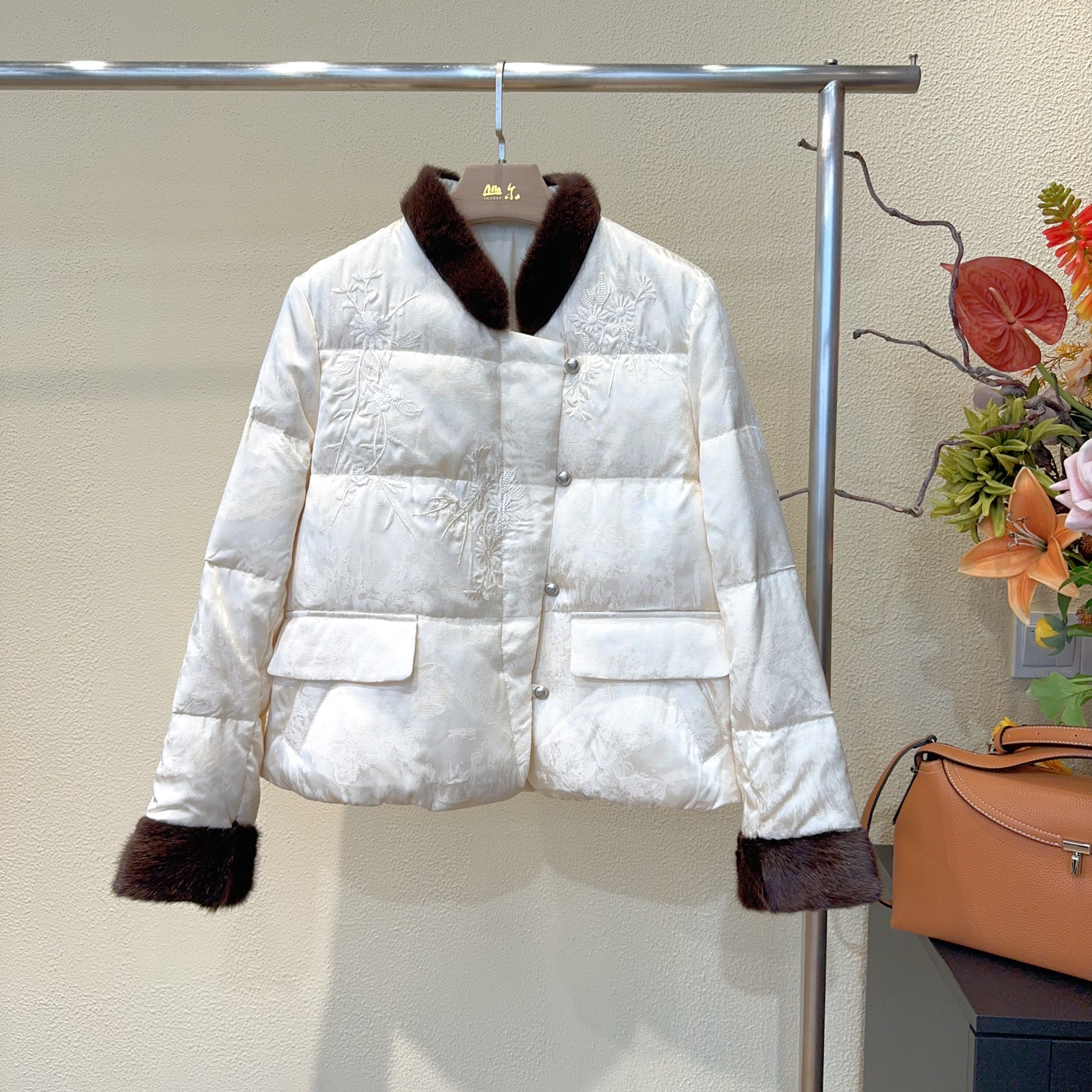 山.尔【晗影】新中式刺绣提花鹅绒羽绒服