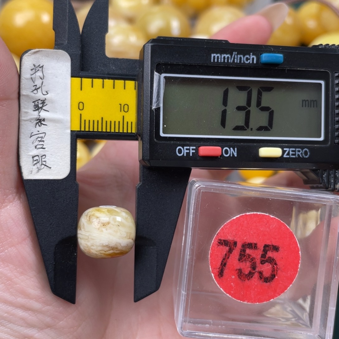 蜜蜡未镶嵌珠宝奇石