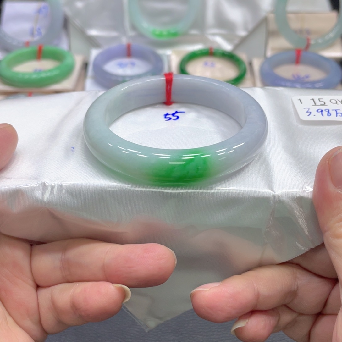 翡翠手镯未镶嵌55圈口