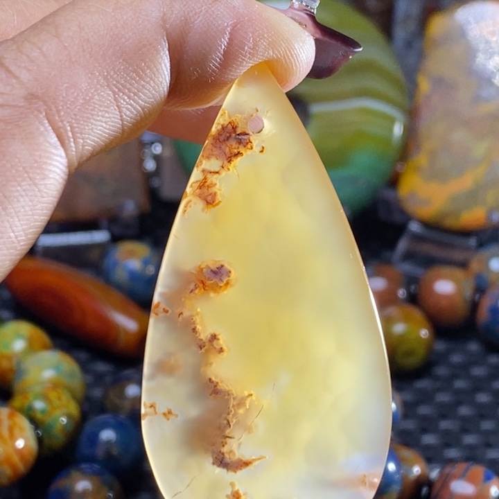 乙***泉玛瑙/玉髓未镶嵌颈饰