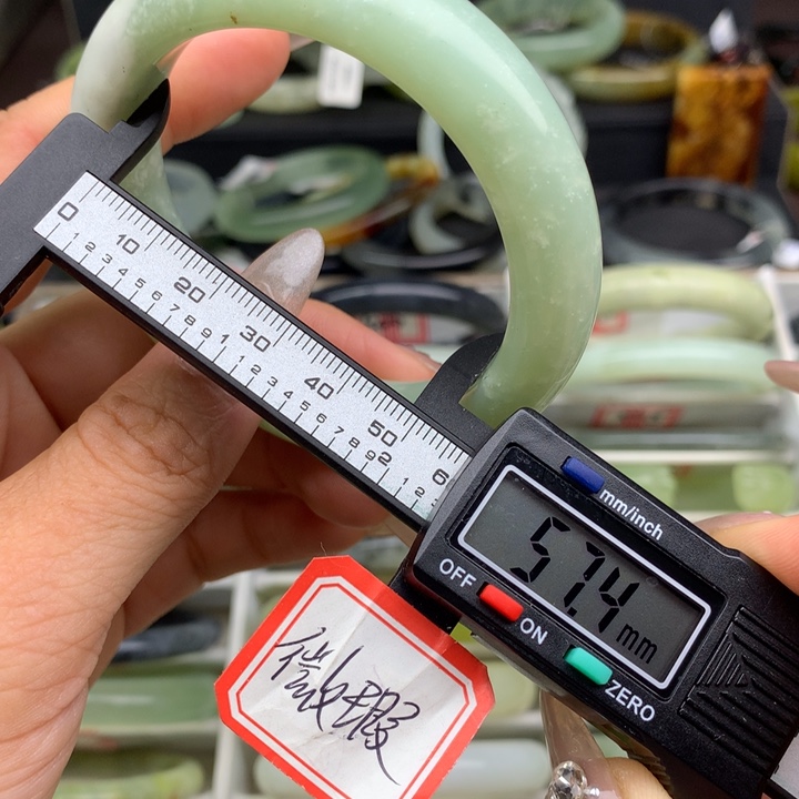 蛇纹石玉未镶嵌手镯488