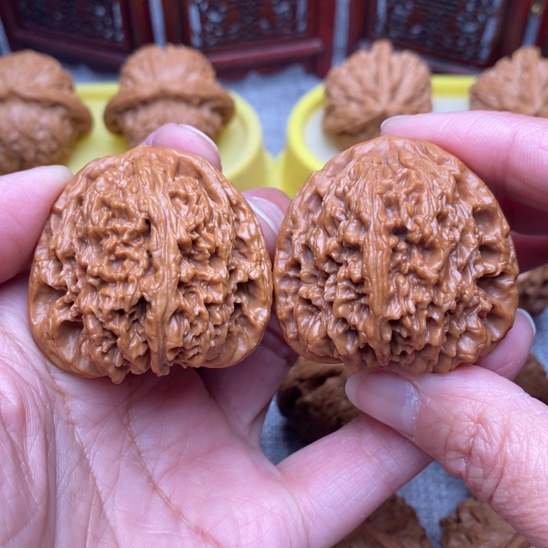 文玩核桃把件毕业精品三角红皮南疆42