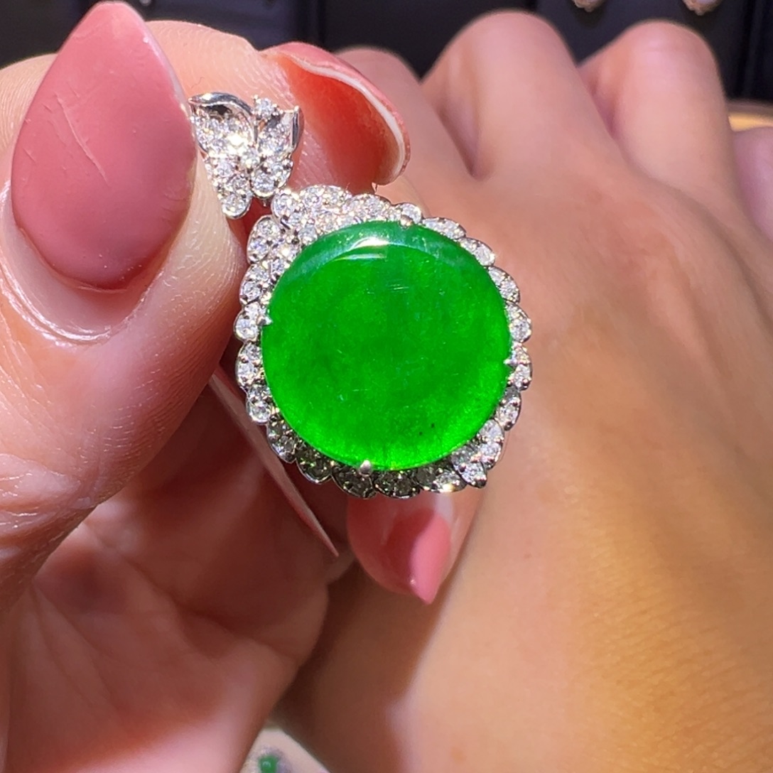 翡翠颈饰18K金镶嵌吊坠