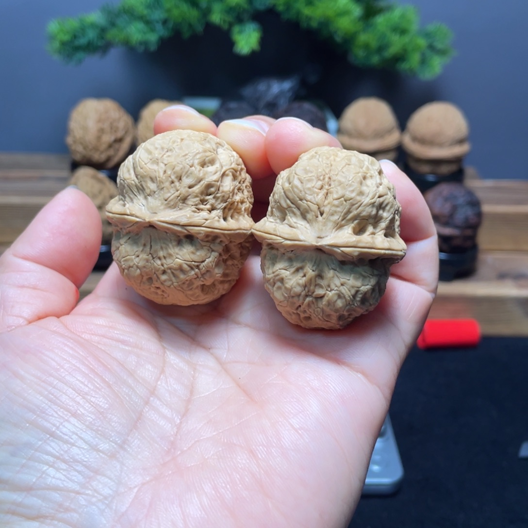 文玩核桃把件云南铁核桃31