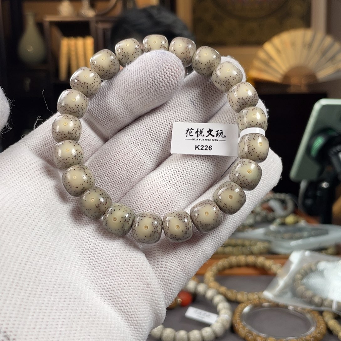 手串星月菩提11x10 糯冰月留白针尖星 K226