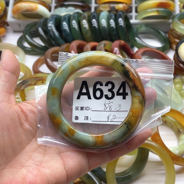 蛇纹石玉未镶嵌手镯少****话