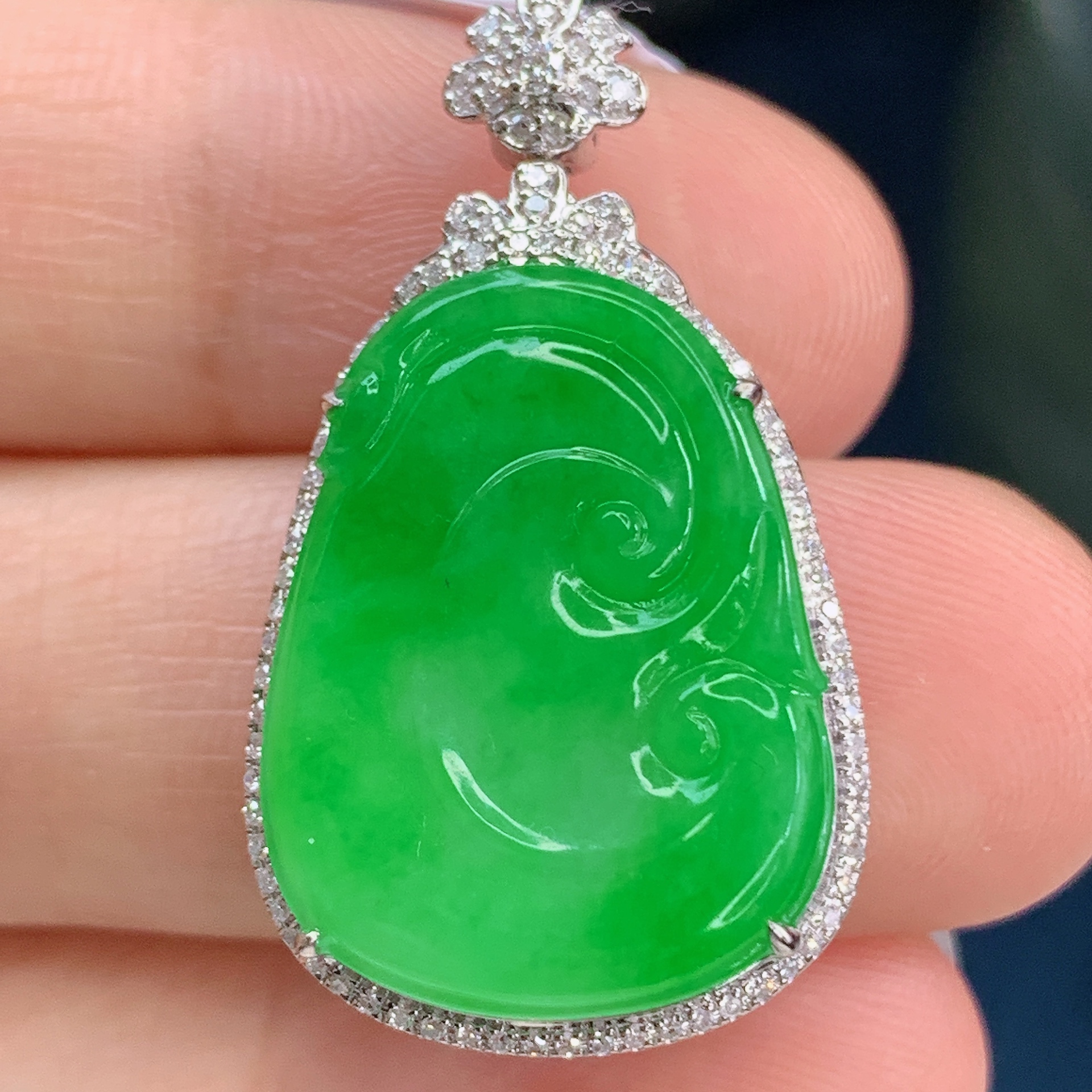 天然缅甸A货满绿翡翠如意镶嵌18k金吊坠时尚气质