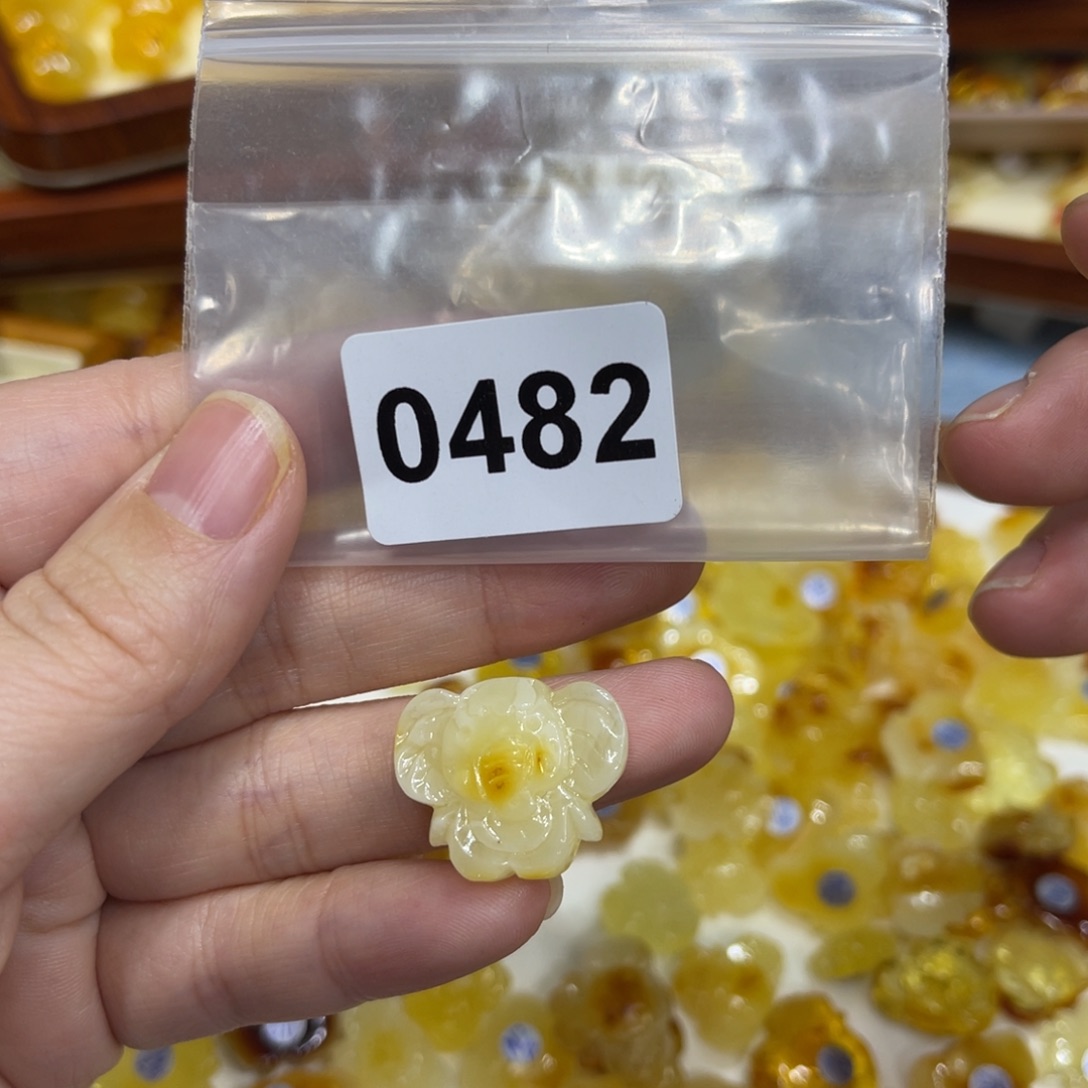 琥珀珠宝奇石未镶嵌