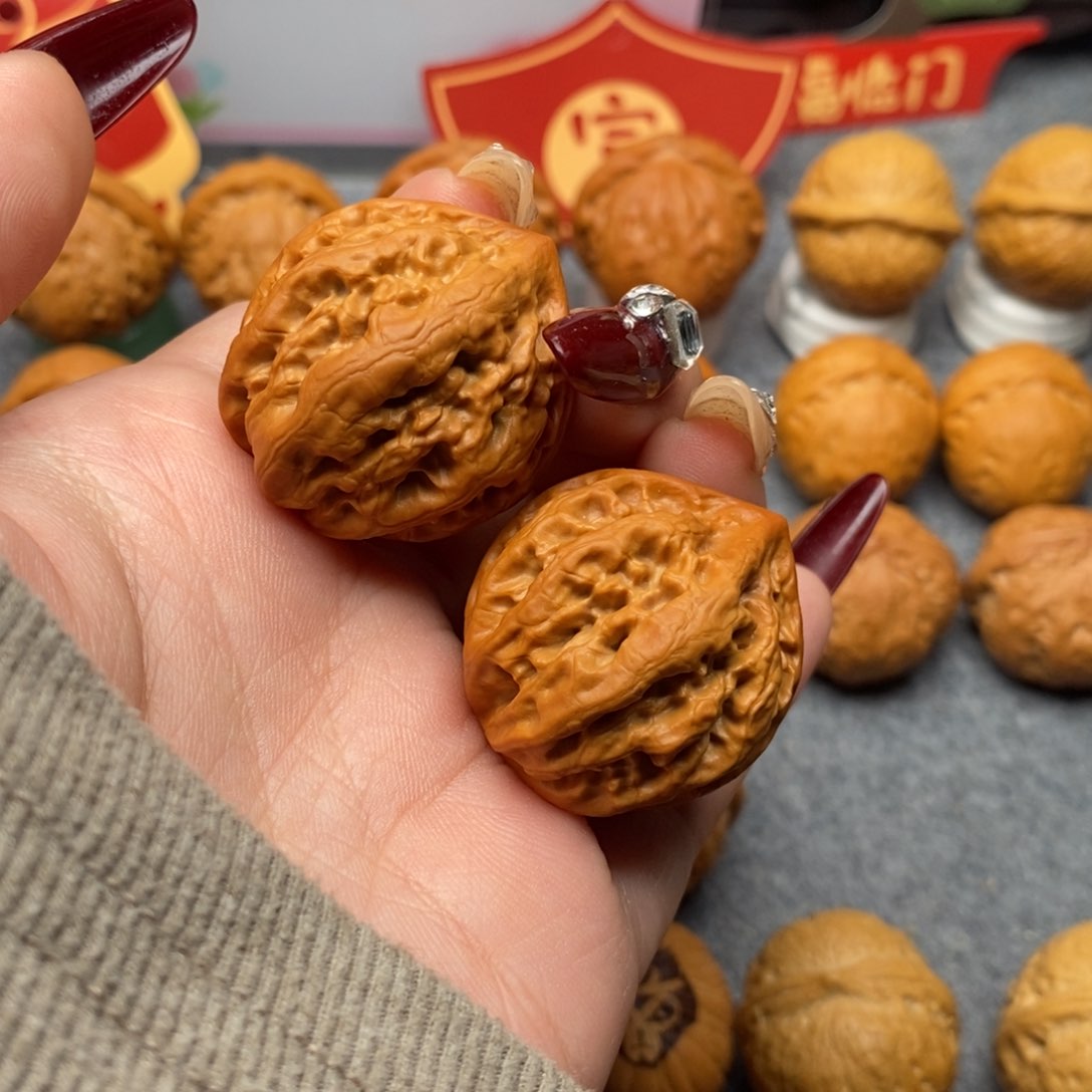 文玩核桃把件粗筋龙脊