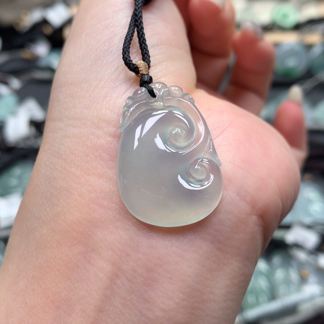 翡翠颈饰未镶嵌如意