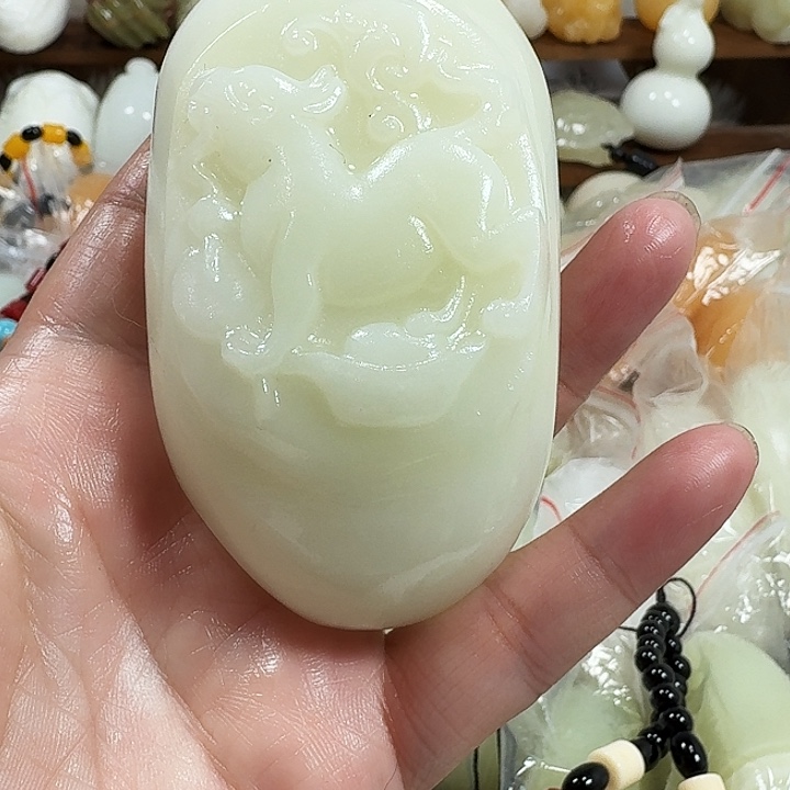 ，***尘砖雕石头手把件不