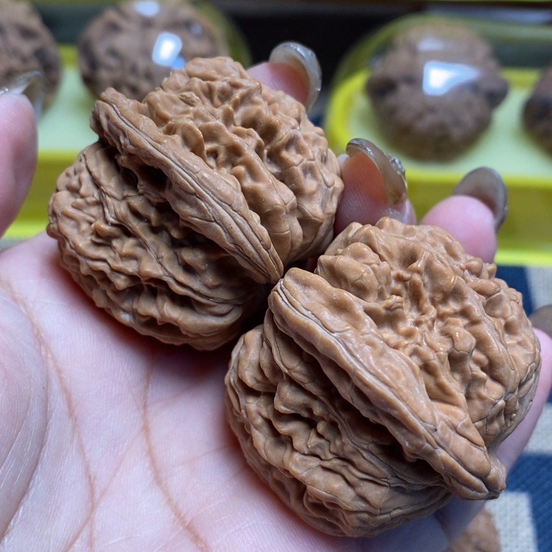 卖***柴文玩核桃吊坠篓子
