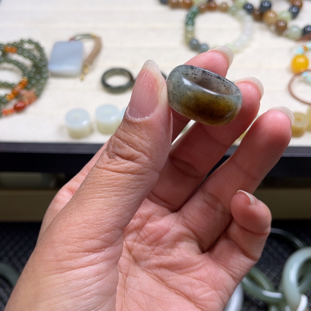 1***2和田玉未镶嵌珠宝半成品指环20