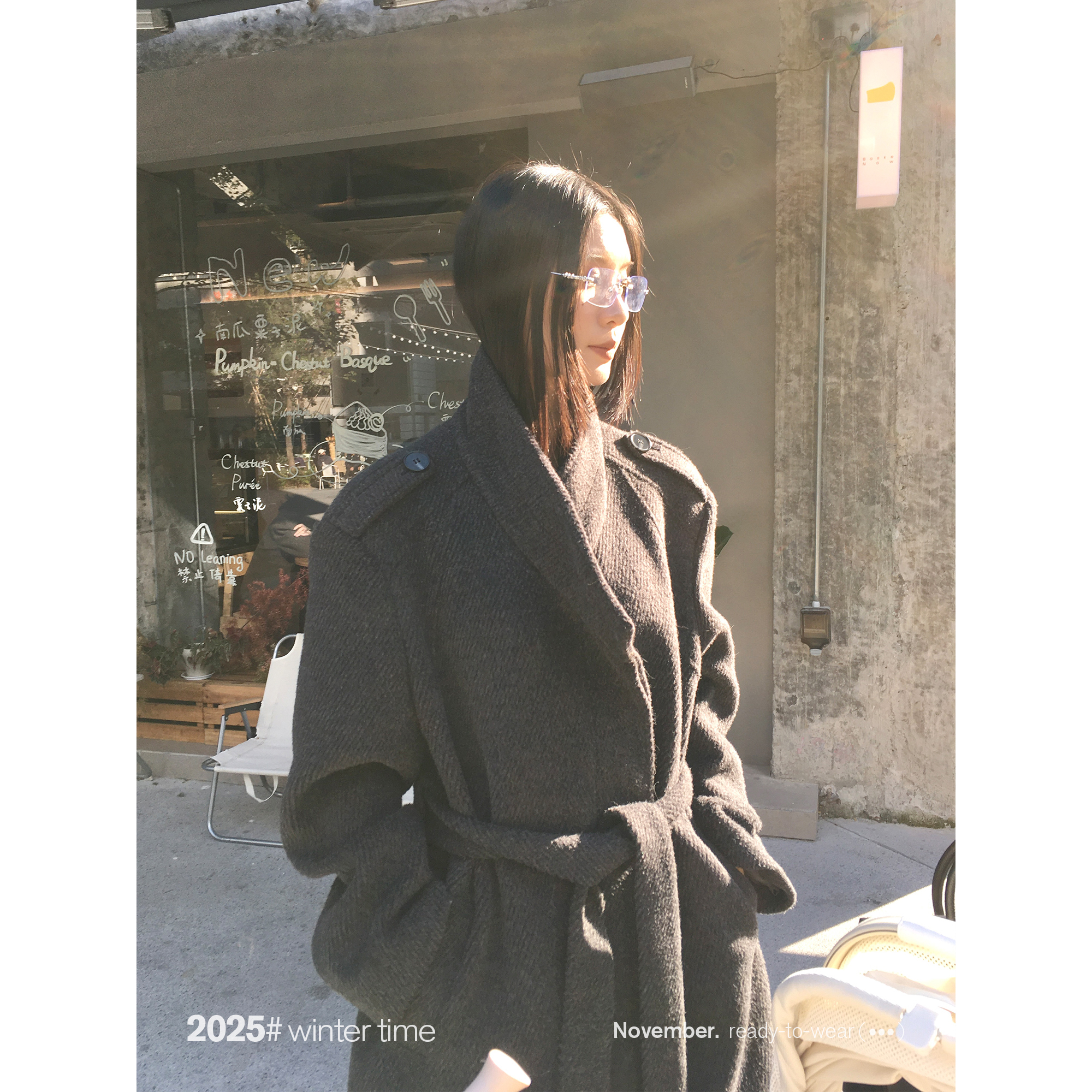 SUNONEONE【华尔兹刃】冬季时尚羊毛大翻领宽肩加长呢大衣女 D0449W